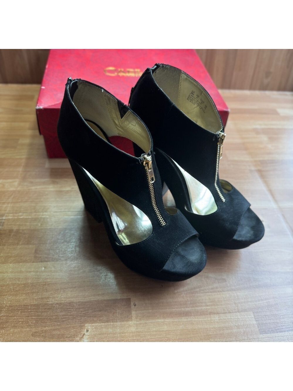 Carlos by Carlos Santana Blaine platform wedge sandals in black size 8